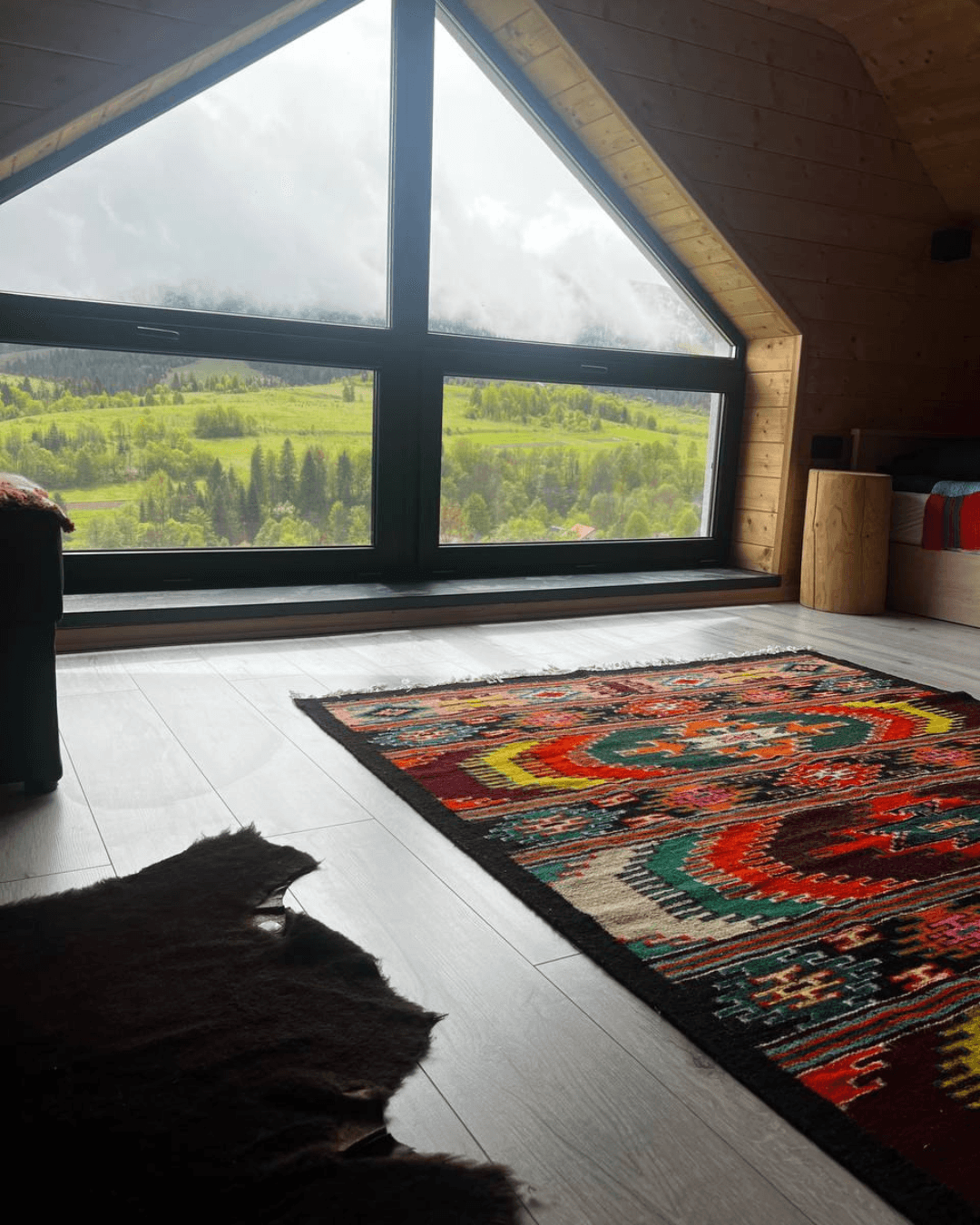 Затишна тераса котеджу Sota Ski Dream для відпочинку влітку.