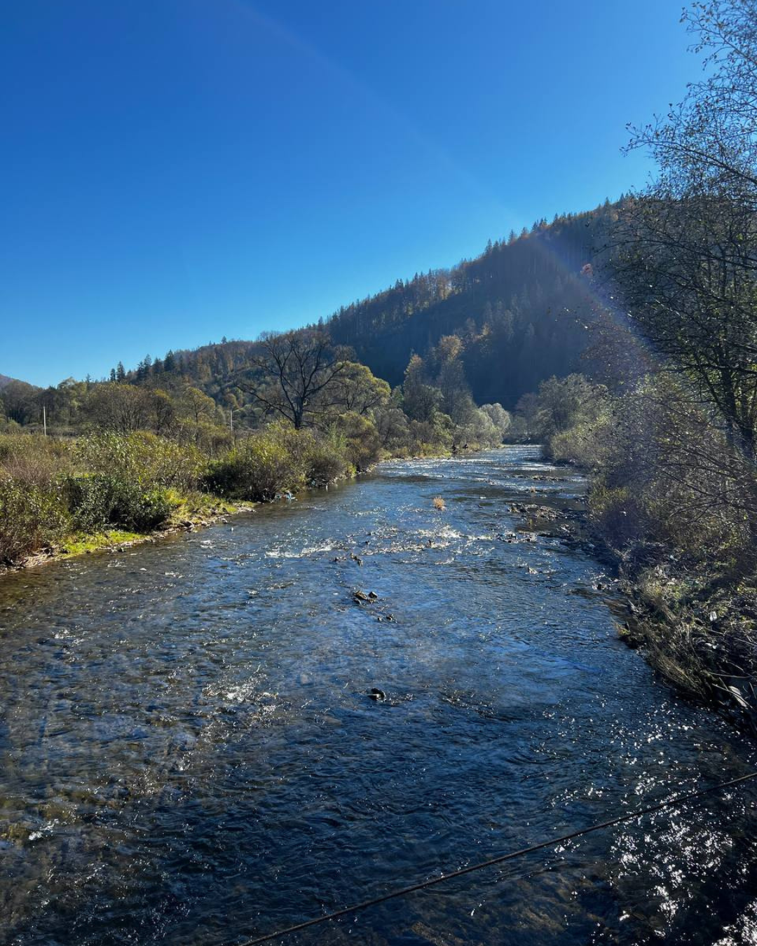 Мальовнича дорога до котеджу в осінньому Пилипці