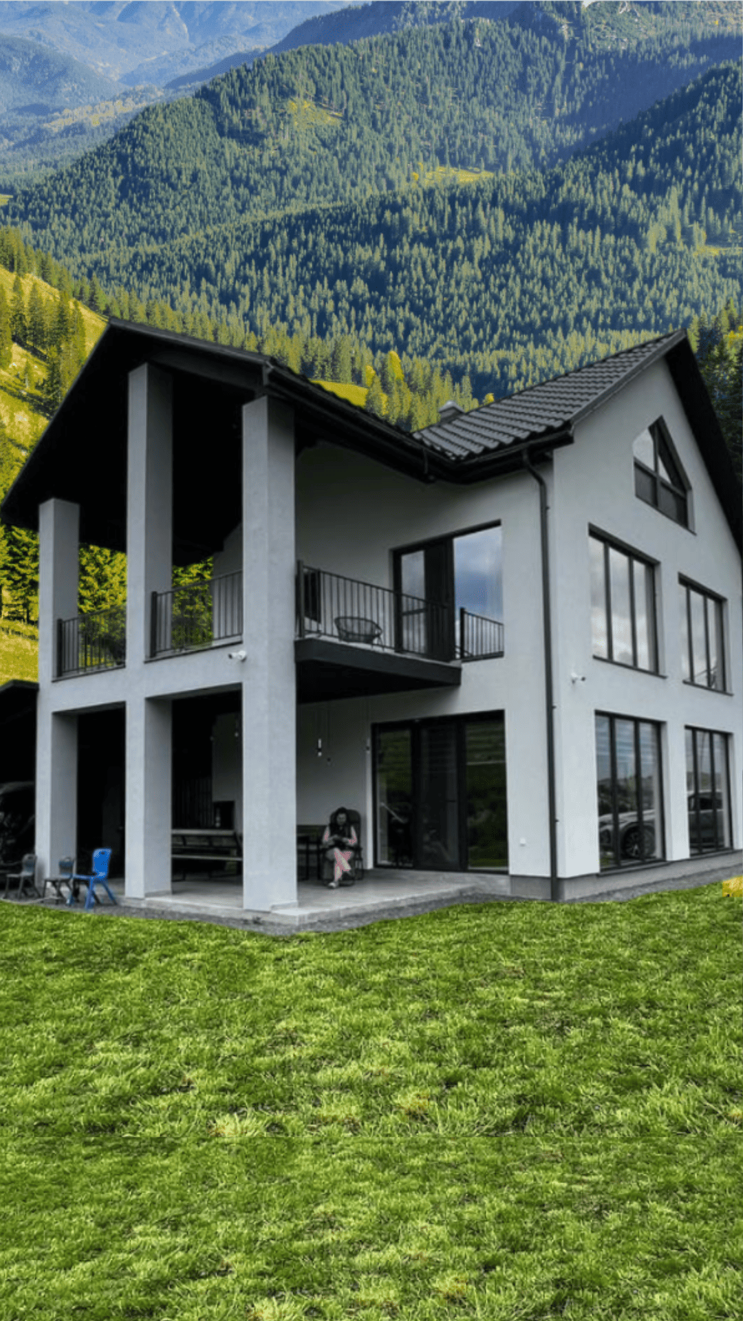 Будинок Sota Ski Dream на фоні Карпатських гір